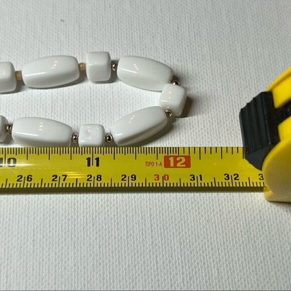 VintageβDemiβParureβWhiteβBeadedβNecklaceΒ w/βMatchingβHookβEarrings - Picture 6 of 11